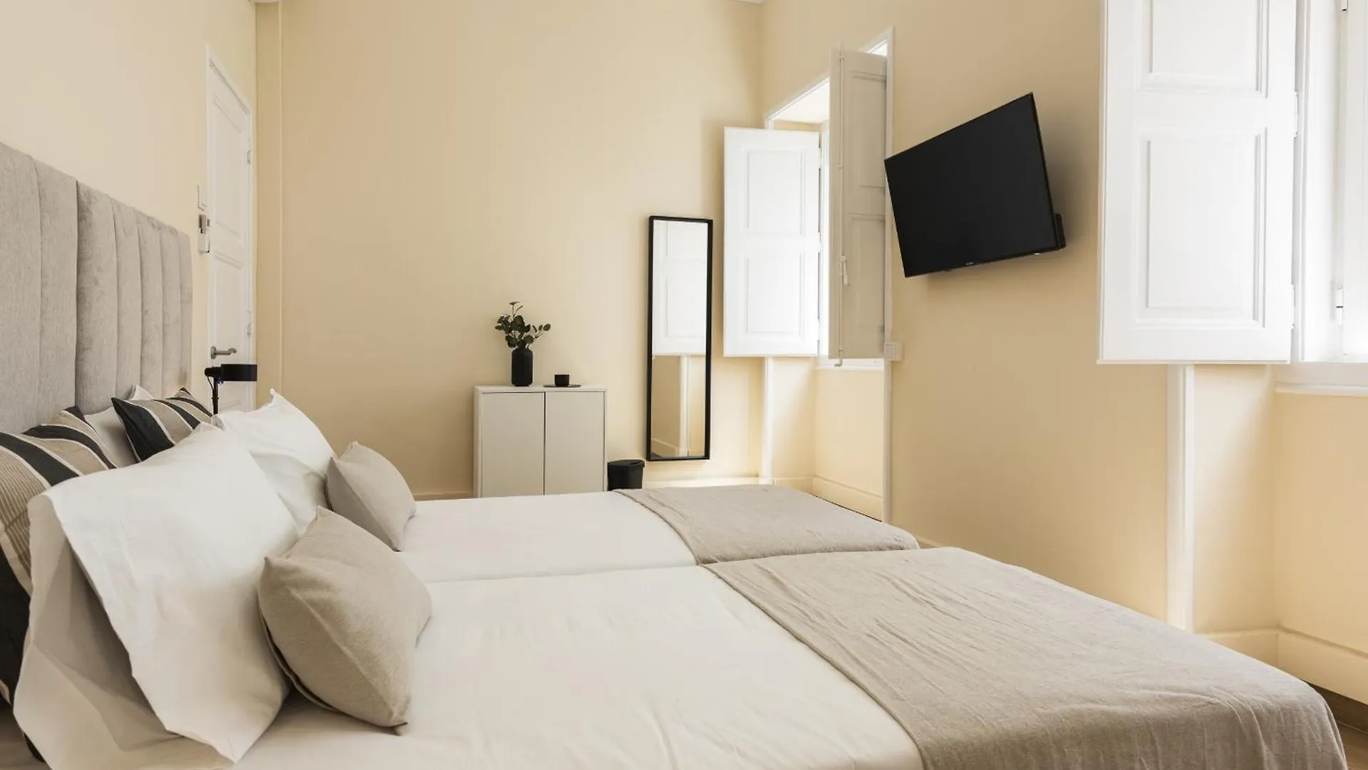 City Rooms Guest House By Hd District de District de Faro 0*,